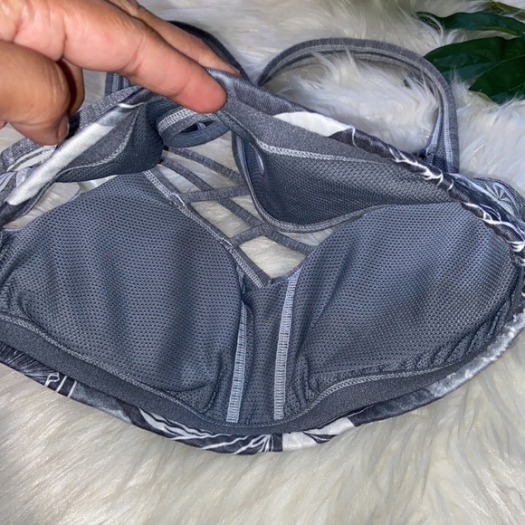 Athleta Gray Floral Strappy Front Sports Bra. Size XS - Picture 10 of 13